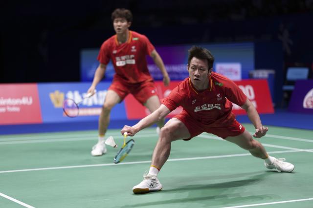 (260905) -- SHENZHEN, Sept. 5, 2026 (Xinhua) -- He Jiting/Ren Xiangyu (R) compete during the men's doubles semifinal match between He Jiting/Ren Xiangyu of China and Tee Kai Wun/Yap Roy King of Malaysia at China Masters 2026 badminton tournament in Shenzhen, south China's Guangdong Province, Sept. 5, 2026. (Xinhua/Sun Fei)