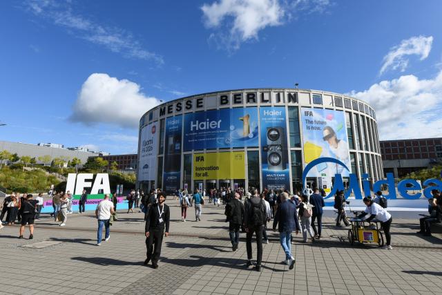 (260905) -- BERLIN, Sept. 5, 2026 (Xinhua) -- This photo taken on Sept. 5, 2026 shows an exterior view of the venue of IFA Berlin 2026 in Berlin, Germany.
  IFA Berlin 2026, one of the world's largest trade fairs for consumer electronics and home appliances, opened Friday, with robotics and artificial intelligence (AI) taking center stage.
   At this year's IFA, Chinese brands continue to maintain a strong presence. Companies including TCL, Hisense, Haier, DJI and Xiaomi showcased their latest products and technologies, attracting considerable attention from media and visitors. (Xinhua/Zhang Haofu)