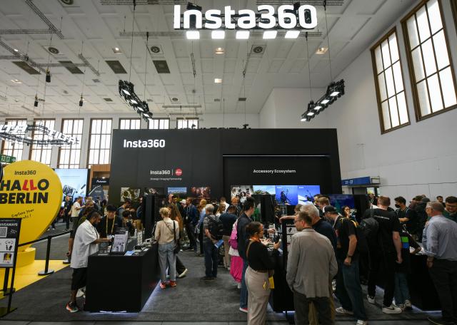(260905) -- BERLIN, Sept. 5, 2026 (Xinhua) -- People visit the exhibition area of Insta360 at IFA Berlin 2026 in Berlin, Germany, Sept. 5, 2026.
  IFA Berlin 2026, one of the world's largest trade fairs for consumer electronics and home appliances, opened Friday, with robotics and artificial intelligence (AI) taking center stage.
   At this year's IFA, Chinese brands continue to maintain a strong presence. Companies including TCL, Hisense, Haier, DJI and Xiaomi showcased their latest products and technologies, attracting considerable attention from media and visitors. (Xinhua/Zhang Haofu)