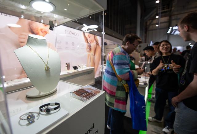 (260905) -- BERLIN, Sept. 5, 2026 (Xinhua) -- People visit the exhibition area of TOTWOO at IFA Berlin 2026 in Berlin, Germany, Sept. 5, 2026.
  IFA Berlin 2026, one of the world's largest trade fairs for consumer electronics and home appliances, opened Friday, with robotics and artificial intelligence (AI) taking center stage.
   At this year's IFA, Chinese brands continue to maintain a strong presence. Companies including TCL, Hisense, Haier, DJI and Xiaomi showcased their latest products and technologies, attracting considerable attention from media and visitors. (Xinhua/Zhang Haofu)