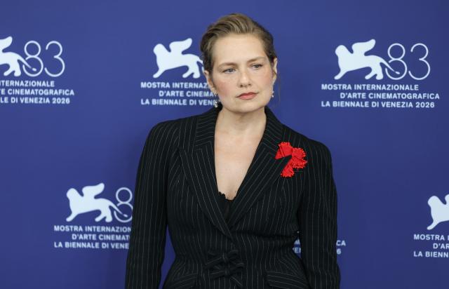 (260905) -- VENICE, Sept. 5, 2026 (Xinhua) -- American actress Merritt Wever of the film "Primetime" poses for the photocall of the film during the 83rd Venice International Film Festival in Venice, Italy, Sept. 5, 2026. (Xinhua/Wang Kaiyan)