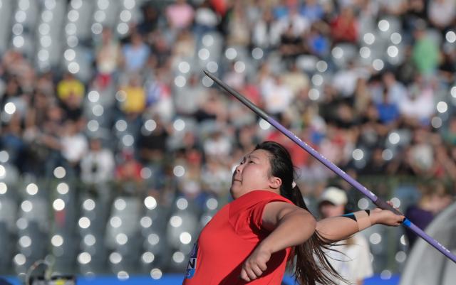 (260906) -- BRUSSELS, Sept. 6, 2026 (Xinhua) -- Yan Ziyi of China competes during the women's javelin final at the 2026 World Athletics Diamond League athletics meeting in Brussels, on Sept. 5, 2026. (Xinhua/Weng Xinyang)