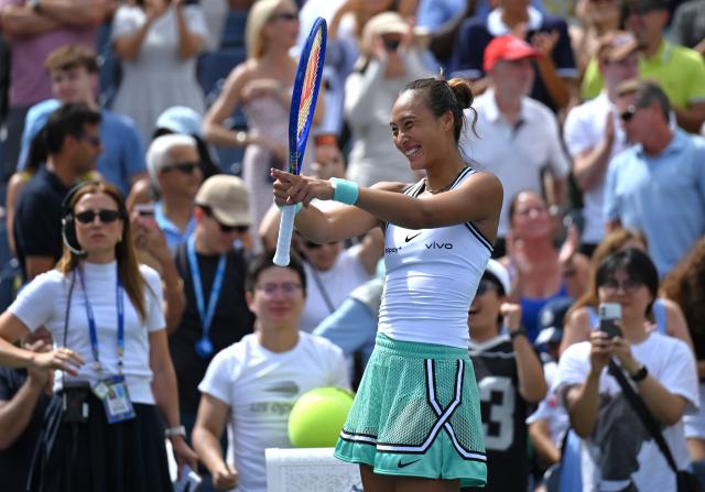 (260906) -- NEW YORK, Sept. 6, 2026 (Xinhua) -- Zheng Qinwen celebrates after the women's singles third round match betweetn Zheng Qinwen of China and Madison Keys of the United States at the 2026 US Open tennis championships in New York, the United States, Sept. 5, 2026. (Xinhua/Li Rui)