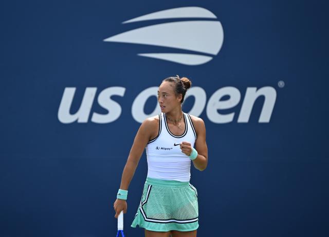 (260906) -- NEW YORK, Sept. 6, 2026 (Xinhua) -- Zheng Qinwen celebrates during the women's singles third round match betweetn Zheng Qinwen of China and Madison Keys of the United States at the 2026 US Open tennis championships in New York, the United States, Sept. 5, 2026. (Xinhua/Li Rui)
