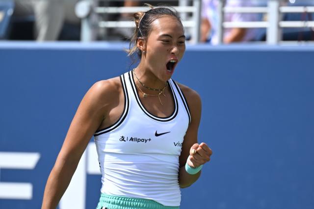 (260906) -- NEW YORK, Sept. 6, 2026 (Xinhua) -- Zheng Qinwen celebrates during the women's singles third round match betweetn Zheng Qinwen of China and Madison Keys of the United States at the 2026 US Open tennis championships in New York, the United States, Sept. 5, 2026. (Xinhua/Li Rui)