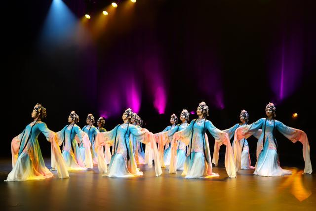 (260906) -- DUISBURG, Sept. 6, 2026 (Xinhua) -- Chinese artists perform during the opening gala of the 2026 Duisburg China Festival in Duisburg, Germany, Sept. 4, 2026. The 2026 Duisburg China Festival kicked off here on Friday afternoon, with participation from some Chinese and German cities, aimed at strengthening ties between the two countries.
  The three-day festival features a wide range of cultural booths and interactive zones showcasing traditional Chinese cuisine, culture and contemporary art.
  On Friday evening, top-tier performing arts troupes from Wuhan, capital city of central China's Hubei Province, jointly staged the festival's opening gala. (Xinhua/Liu Xiang)