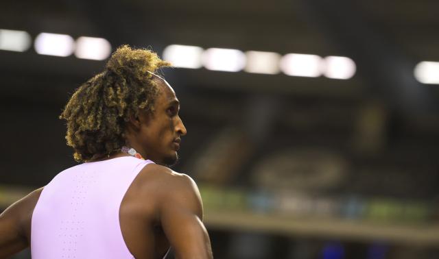 (260906) -- BRUSSELS, Sept. 6, 2026 (Xinhua) -- Alison Dos Santos of Brazil stands at the starting line during the men's 400m hurdles final at the 2026 World Athletics Diamond League athletics meeting in Brussels, Belgium, on Sept. 5, 2026. (Xinhua/Weng Xinyang)