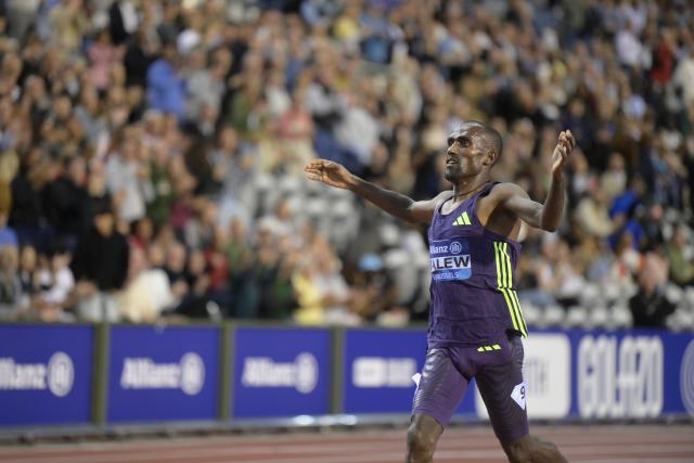 (260906) -- BRUSSELS, Sept. 6, 2026 (Xinhua) -- Birhanu Balew of Bahrain celebrates during the men's 5000m final at the 2026 World Athletics Diamond League athletics meeting in Brussels, Belgium, on Sept. 5, 2026. (Xinhua/Weng Xinyang)