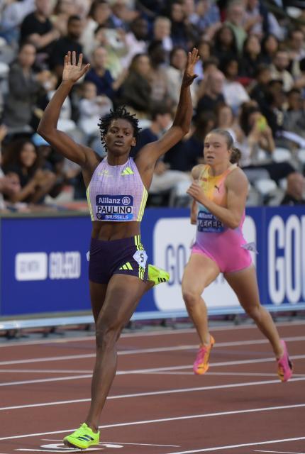 (260906) -- BRUSSELS, Sept. 6, 2026 (Xinhua) -- Marileidy Paulino (L) of Dominican Republic celebrates during the women's 400m final at the 2026 World Athletics Diamond League athletics meeting in Brussels, Belgium, on Sept. 5, 2026. (Xinhua/Weng Xinyang)