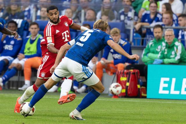 (260906) -- GELSENKIRCHEN, Sept. 6, 2026 (Xinhua) -- Timo Becker (R) of FC Schalke 04 vies with Ismael Saibari of FC Bayern Munich during the German first division Bundesliga football match between FC Schalke 04 and FC Bayern Munich in Gelsenkirchen, Germany, Sept. 5, 2026. (Photo by Joachim Bywaletz/Xinhua)