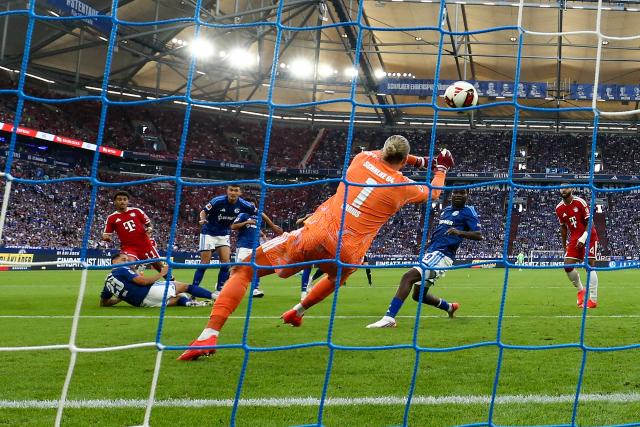 (260906) -- GELSENKIRCHEN, Sept. 6, 2026 (Xinhua) -- Goalkeeper of FC Schalke 04 Loris Karius (C) makes a save during the German first division Bundesliga football match between FC Schalke 04 and FC Bayern Munich in Gelsenkirchen, Germany, Sept. 5, 2026. (Photo by Joachim Bywaletz/Xinhua)