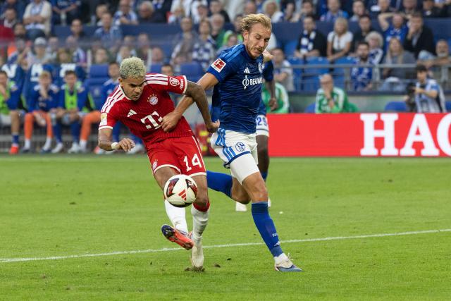 (260906) -- GELSENKIRCHEN, Sept. 6, 2026 (Xinhua) -- Timo Becker (R) of FC Schalke 04 vies with Luis Diaz of FC Bayern Munich during the German first division Bundesliga football match between FC Schalke 04 and FC Bayern Munich in Gelsenkirchen, Germany, Sept. 5, 2026. (Photo by Joachim Bywaletz/Xinhua)
