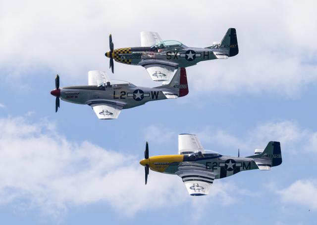 (260906) -- TORONTO, Sept. 6, 2026 (Xinhua) -- An aerobatic team performs during the 2026 Canadian International Air Show (CIAS) in Toronto, Canada, on Sept. 5, 2026. The annual show kicked off here on Saturday and will last until Sept. 7. (Photo by Zou Zheng/Xinhua)