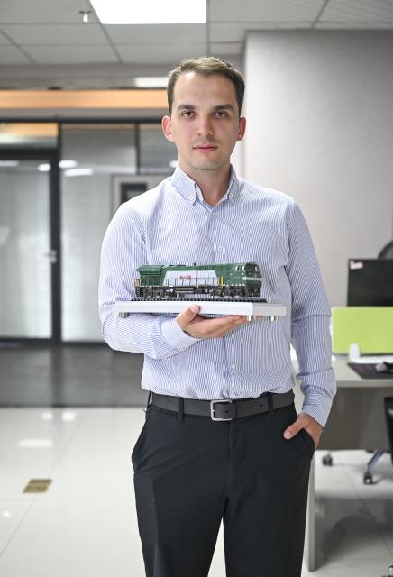 (260906) -- URUMQI, Sept. 6, 2026 (Xinhua) -- Arseniy Kretov poses for a photo at an office in Urumqi, northwest China's Xinjiang Uygur Autonomous Region, Sept. 2, 2026.
  Arseniy Kretov, 27, who goes by the Chinese name Yu Hao, hails from Tashkent, Uzbekistan. He is the regional representative of O'ZTEMIRYO'LKONTEYNER (UTK) in China and mainly works in cross-border logistics. 
  Interested in China, Arseniy went to Nanjing in Jiangsu Province to study. During his three years there, he was deeply impressed by China's transportation, medical services and food. After starting his career, UTK dispatched Arseniy to Xinjiang because he was fluent in Chinese. 
  Arseniy currently works with a Chinese team in Urumqi. His company transports consumer goods, electronic products, fabrics and other products made in China to countries in Central Asia and elsewhere. 
  Although Arseniy has worked in Xinjiang for less than a year, he has already found many market opportunities. His team's business volume has increased every month, which has given him more confidence. Arseniy said logistics between China and Central Asia is more than just a job for him. It is a field with promising prospects. (Xinhua/Hu Huhu)
