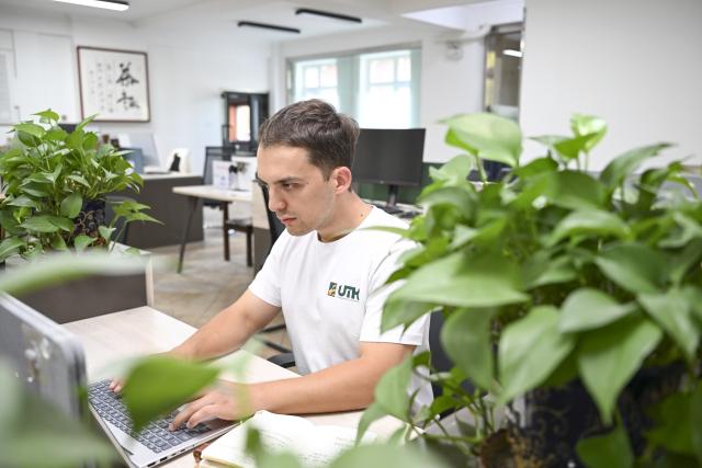 (260906) -- URUMQI, Sept. 6, 2026 (Xinhua) -- Arseniy Kretov works at an office in Urumqi, northwest China's Xinjiang Uygur Autonomous Region, Sept. 3, 2026.
  Arseniy Kretov, 27, who goes by the Chinese name Yu Hao, hails from Tashkent, Uzbekistan. He is the regional representative of O'ZTEMIRYO'LKONTEYNER (UTK) in China and mainly works in cross-border logistics. 
  Interested in China, Arseniy went to Nanjing in Jiangsu Province to study. During his three years there, he was deeply impressed by China's transportation, medical services and food. After starting his career, UTK dispatched Arseniy to Xinjiang because he was fluent in Chinese. 
  Arseniy currently works with a Chinese team in Urumqi. His company transports consumer goods, electronic products, fabrics and other products made in China to countries in Central Asia and elsewhere. 
  Although Arseniy has worked in Xinjiang for less than a year, he has already found many market opportunities. His team's business volume has increased every month, which has given him more confidence. Arseniy said logistics between China and Central Asia is more than just a job for him. It is a field with promising prospects. (Xinhua/Hu Huhu)