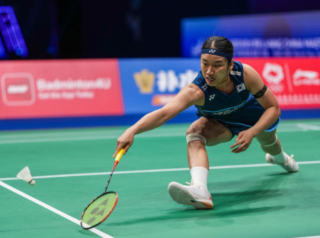 (260906) -- SHENZHEN, Sept. 6, 2026 (Xinhua) -- An Se Young of South Korea hits a return during the women's singles final match against Miyazaki Tomoka of Japan at China Masters 2026 badminton tournament in Shenzhen, south China's Guangdong Province, Sept. 6, 2026. (Xinhua/Sun Fei)
