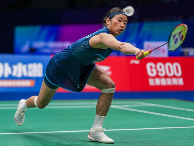 (260906) -- SHENZHEN, Sept. 6, 2026 (Xinhua) -- An Se Young of South Korea hits a return during the women's singles final match against Miyazaki Tomoka of Japan at China Masters 2026 badminton tournament in Shenzhen, south China's Guangdong Province, Sept. 6, 2026. (Xinhua/Sun Fei)
