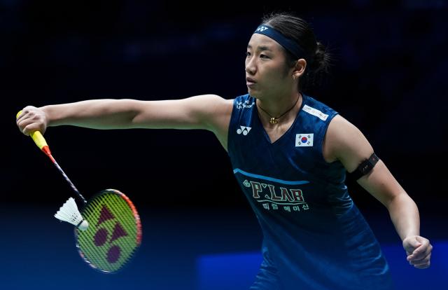 (260906) -- SHENZHEN, Sept. 6, 2026 (Xinhua) -- An Se Young of South Korea hits a return during the women's singles final match against Miyazaki Tomoka of Japan at China Masters 2026 badminton tournament in Shenzhen, south China's Guangdong Province, Sept. 6, 2026. (Xinhua/Sun Fei)