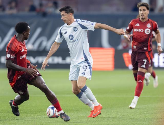 (260906) -- TORONTO, Sept. 6, 2026 (Xinhua) -- Robert Lewandowski (C) of Chicago Fire FC controls the ball during the 2026 Major League Soccer (MLS) regular season match between Toronto FC and Chicago Fire FC at BMO Field in Toronto, Canada, Sept. 5, 2026. (Photo by Zou Zheng/Xinhua)