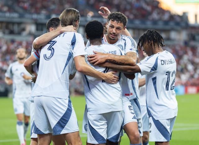 (260906) -- TORONTO, Sept. 6, 2026 (Xinhua) -- Players of Chicago Fire FC celebrate scoring during the 2026 Major League Soccer (MLS) regular season match between Toronto FC and Chicago Fire FC at BMO Field in Toronto, Canada, Sept. 5, 2026. (Photo by Zou Zheng/Xinhua)