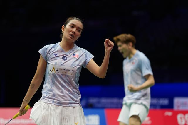 (260906) -- SHENZHEN, Sept. 6, 2026 (Xinhua) -- Hoo Pang Ron/Lai Pei Jing(L) of Malaysia react during the mixed doubles final match against Feng Yanzhe/Huang Dongping of China at China Masters 2026 badminton tournament in Shenzhen, south China's Guangdong Province, Sept. 6, 2026. (Xinhua/Sun Fei)