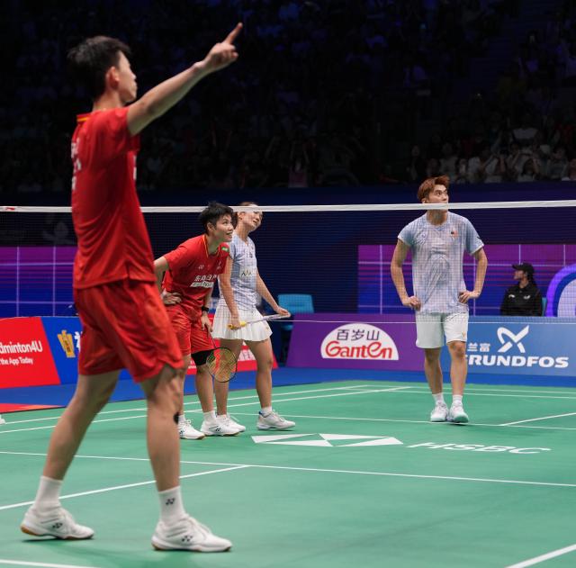 (260906) -- SHENZHEN, Sept. 6, 2026 (Xinhua) -- Feng Yanzhe (1st L)/Huang Dongping (2nd L) of China celebrate after winning the mixed doubles final match against Hoo Pang Ron/Lai Pei Jing of Malaysia at China Masters 2026 badminton tournament in Shenzhen, south China's Guangdong Province, Sept. 6, 2026. (Xinhua/Sun Fei)