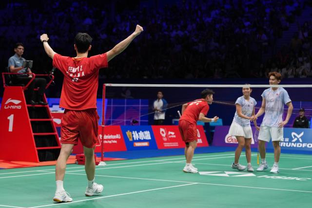(260906) -- SHENZHEN, Sept. 6, 2026 (Xinhua) -- Feng Yanzhe (1st L)/Huang Dongping (2nd L) of China celebrate after winning the mixed doubles final match against Hoo Pang Ron/Lai Pei Jing of Malaysia at China Masters 2026 badminton tournament in Shenzhen, south China's Guangdong Province, Sept. 6, 2026. (Xinhua/Sun Fei)