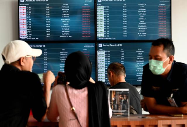 (260906) -- JAKARTA, Sept. 6, 2026 (Xinhua) -- Travelers wait in front of flight information displays at Soekarno-Hatta International Airport in Tangerang, Banten province, Indonesia, Sept. 6, 2026. Indonesia's Soekarno-Hatta International Airport near Jakarta was temporarily closed early Sunday after volcanic ash from an eruption of Mount Anak Krakatau was detected in the airport area, disrupting dozens of flights, the Ministry of Transportation said.
  In addition to Soekarno-Hatta International Airport, authorities temporarily closed Halim Perdanakusuma Airport in Jakarta, Budiarto Airport in Curug, Tangerang and Radin Inten II Airport in Lampung. (Xinhua/Agung Kuncahya B.)