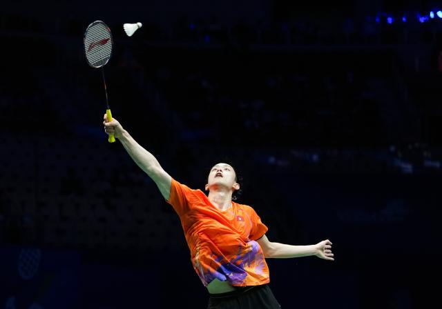 (260906) -- SHENZHEN, Sept. 6, 2026 (Xinhua) -- Jason Gunawan of China's Hong Kong hits a return during the men's singles final match against Lee Cheuk Yiu of China's Hong Kong at China Masters 2026 badminton tournament in Shenzhen, south China's Guangdong Province, Sept. 6, 2026. (Xinhua/Sun Fei)