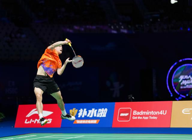 (260906) -- SHENZHEN, Sept. 6, 2026 (Xinhua) -- Jason Gunawan of China's Hong Kong hits a return during the men's singles final match against Lee Cheuk Yiu of China's Hong Kong at China Masters 2026 badminton tournament in Shenzhen, south China's Guangdong Province, Sept. 6, 2026. (Xinhua/Sun Fei)