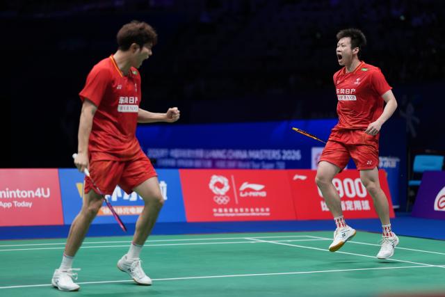 (260906) -- SHENZHEN, Sept. 6, 2026 (Xinhua) -- He Jiting/Ren Xiangyu (R) celebrate during the men's doubles final match between He Jiting/Ren Xiangyu of China and Satwiksairaj Rankireddy/Chirag Shetty of India at China Masters 2026 badminton tournament in Shenzhen, south China's Guangdong Province, Sept. 6, 2026. (Xinhua/Sun Fei)