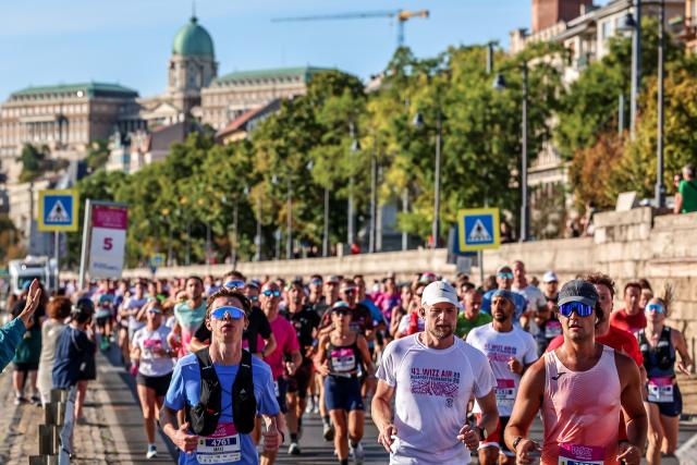 (260906) -- BUDAPEST, Sept. 6, 2026 (Xinhua) -- Runners take part in the 41st Wizz Air Budapest Half Marathon in Budapest, Hungary, Sept. 6, 2026. (Photo by David Balogh/Xinhua)