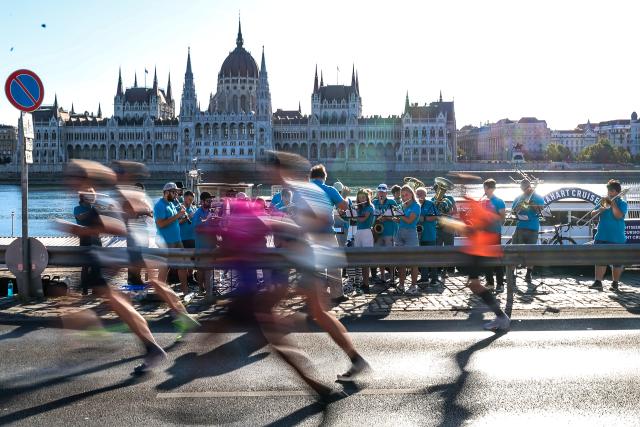 (260906) -- BUDAPEST, Sept. 6, 2026 (Xinhua) -- Runners take part in the 41st Wizz Air Budapest Half Marathon in Budapest, Hungary, Sept. 6, 2026. (Photo by David Balogh/Xinhua)
