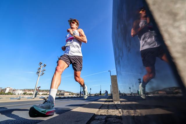 (260906) -- BUDAPEST, Sept. 6, 2026 (Xinhua) -- A runner takes part in the 41st Wizz Air Budapest Half Marathon in Budapest, Hungary, Sept. 6, 2026. (Photo by David Balogh/Xinhua)