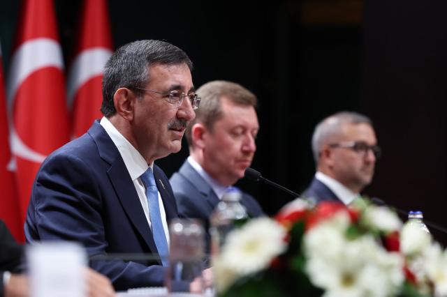 (260906) -- ANKARA, Sept. 6, 2026 (Xinhua) -- Turkish Vice President Cevdet Yilmaz (front) announces the country's new Medium-Term Program for 2027-2029 in Ankara, Türkiye, on Sept. 6, 2026. Türkiye has raised its inflation forecast for 2026 to 28.4 percent from 16 percent, while lowering its economic growth target to 3.3 percent from 3.8 percent, according to the country's new Medium-Term Program for 2027-2029 announced on Sunday.
  Türkiye's tourism revenue has been revised downward to 65 billion U.S. dollars this year from the previous target of 68 billion dollars amid tensions in the Middle East, Turkish Vice President Cevdet Yilmaz said while announcing the program. (Mustafa Kaya/Handout via Xinhua)