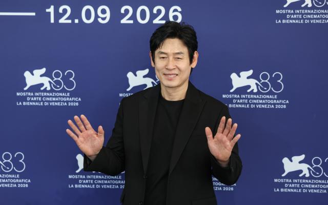 (260906) -- VENICE, Sept. 6, 2026 (Xinhua) -- South Korean actor Sul Kyung-gu of the film "Possible Love" poses for the photocall during the 83rd Venice International Film Festival in Venice, Italy, Sept. 6, 2026. (Xinhua/Wang Kaiyan)