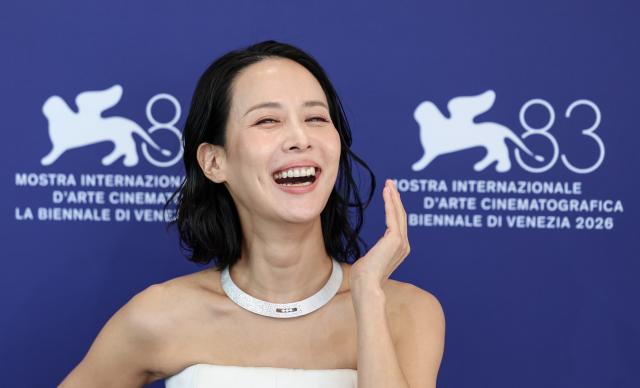 (260906) -- VENICE, Sept. 6, 2026 (Xinhua) -- South Korean actress Cho Yeo-jeong of the film "Possible Love" poses for the photocall during the 83rd Venice International Film Festival in Venice, Italy, Sept. 6, 2026. (Xinhua/Wang Kaiyan)