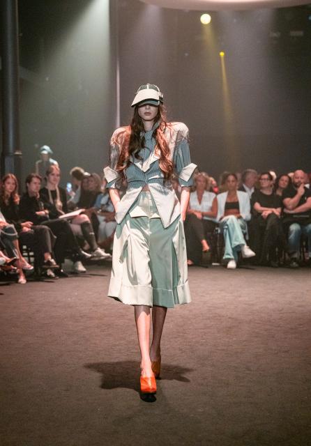(260906) -- PRAGUE, Sept. 6, 2026 (Xinhua) -- A model presents a creation during Mercedes-Benz Prague Fashion Week SS27 in Prague, the Czech Republic, Sept. 6, 2026. (Photo by Dana Kesnerova/Xinhua)