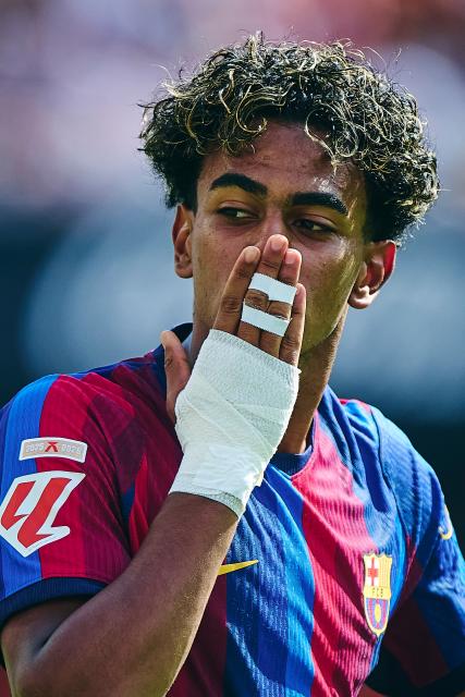 (260907) -- VALENCIA, Sept. 7, 2026 (Xinhua) -- Barcelona's Lamine Yamal celebrates a goal during the Spanish La Liga football match between Valencia CF and FC Barcelona in Valencia, Spain, Sept. 6, 2026. (Str/Xinhua)