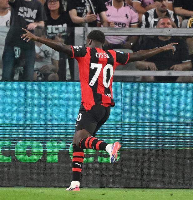 (260907) -- TURIN, Sept. 7, 2026 (Xinhua) -- AC Milan's Alphadjo Cisse celebrates his goal during a Serie A football match between Napoli and AC Milan in Turin, Italy, Sept. 6, 2026. (Photo by Alberto Lingria/Xinhua)