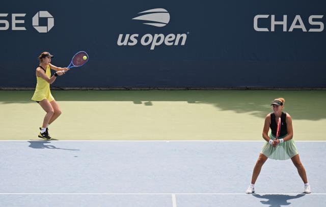 (260907) -- NEW YORK, Sept. 7, 2026 (Xinhua) -- Tang Qianhui (L)/Elena Pridankina compete during the women's doubles second round match between Tang Qianhui (China)/Elena Pridankina (Russia) and Ellen Perez (Australia)/Demi Schuurs (the Netherlands) at the 2026 US Open tennis championships in New York, the United States, Sept. 5, 2026. (Xinhua/Li Rui)