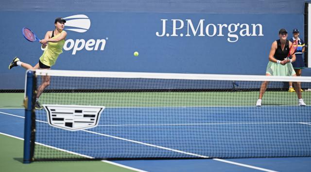 (260907) -- NEW YORK, Sept. 7, 2026 (Xinhua) -- Tang Qianhui (L)/Elena Pridankina compete during the women's doubles second round match between Tang Qianhui (China)/Elena Pridankina (Russia) and Ellen Perez (Australia)/Demi Schuurs (the Netherlands) at the 2026 US Open tennis championships in New York, the United States, Sept. 5, 2026. (Xinhua/Li Rui)