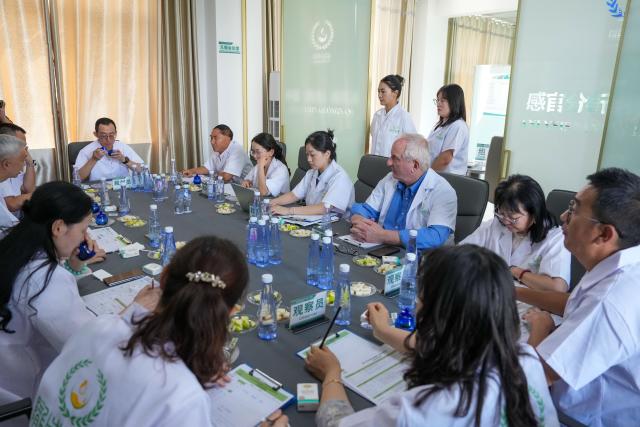(260907) -- LONGNAN, Sept. 7, 2026 (Xinhua) -- Judges scrutinize olive oil samples submitted for the Australian International Olive Awards at a lab for sensory analysis in Longnan City, northwest China's Gansu Province, Sept. 6, 2026. The judging session for China division of the Australian International Olive Awards was held in Wudu District of Longnan on Sunday and Monday. The event has attracted entries from across the world to compete for the top award of olive oil.
   Dubbed the "hometown of China's olives," Wudu District boasts an olive planting area of 640,000 mu (about 42,667 hectares) with a total industrial output value exceeding 4 billion yuan (about 597 million U.S. dollars), and has formed a complete industrial chain from high-quality seed breeding to deep processing. (Xinhua/Lang Bingbing)