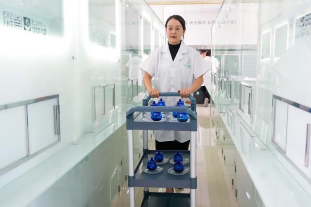 (260907) -- LONGNAN, Sept. 7, 2026 (Xinhua) -- A staff member transfers olive oil samples at a lab for sensory analysis in Longnan City, northwest China's Gansu Province, Sept. 6, 2026. The judging session for China division of the Australian International Olive Awards was held in Wudu District of Longnan on Sunday and Monday. The event has attracted entries from across the world to compete for the top award of olive oil.
   Dubbed the "hometown of China's olives," Wudu District boasts an olive planting area of 640,000 mu (about 42,667 hectares) with a total industrial output value exceeding 4 billion yuan (about 597 million U.S. dollars), and has formed a complete industrial chain from high-quality seed breeding to deep processing. (Xinhua/Lang Bingbing)