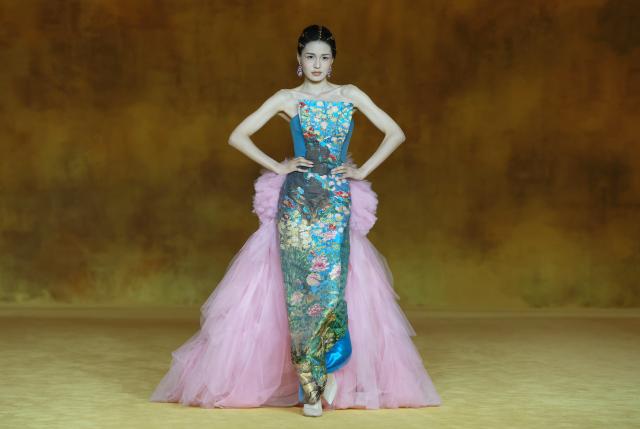(260907) -- BEIJING, Sept. 7, 2026 (Xinhua) -- A model presents a creation as part of the latest Haute Couture collection by Chinese designer Laurence Xu during the opening ceremony of SS2027 Beijing Fashion Week in Beijing, capital of China, Sept. 7, 2026. SS2027 Beijing Fashion Week kicked off on Monday. (Xinhua/Gao Jing)