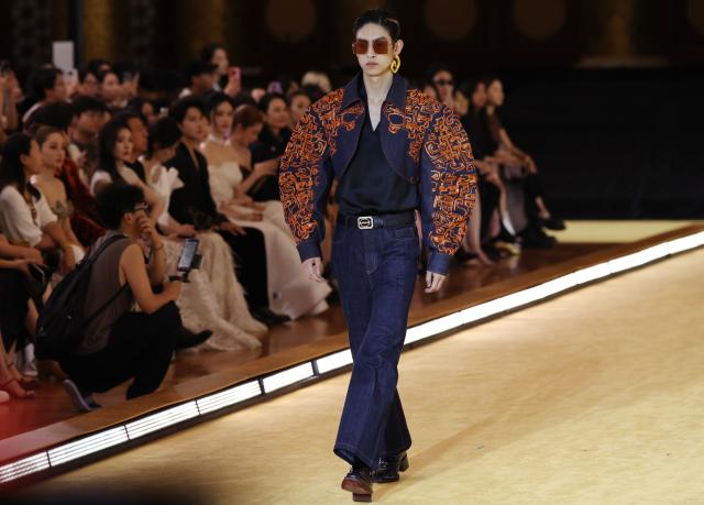 (260907) -- BEIJING, Sept. 7, 2026 (Xinhua) -- A model presents a creation as part of the latest Haute Couture collection by Chinese designer Laurence Xu during the opening ceremony of SS2027 Beijing Fashion Week in Beijing, capital of China, Sept. 7, 2026. SS2027 Beijing Fashion Week kicked off on Monday. (Xinhua/Zhang Chenlin)