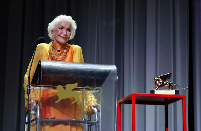 (260907) -- VENICE, Sept. 7, 2026 (Xinhua) -- Actress Ellen Burstyn reacts during the awarding ceremony of the Golden Lion for Lifetime Achievement at the 83rd Venice International Film Festival in Venice, Italy, Sept. 7, 2026. (Xinhua/Wang Kaiyan)