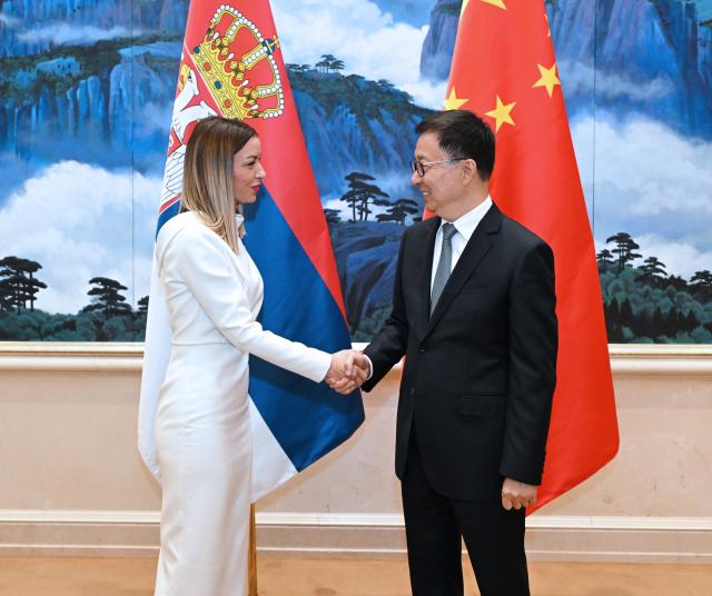 (260907) -- BEIJING, Sept. 7, 2026 (Xinhua) -- Chinese Vice President Han Zheng meets with Serbian Deputy Prime Minister Adrijana Mesarovic, who is in Xiamen for the 26th China International Fair for Investment and Trade, in Xiamen, southeast China's Fujian Province, Sept. 7, 2026. (Xinhua/Rao Aimin)