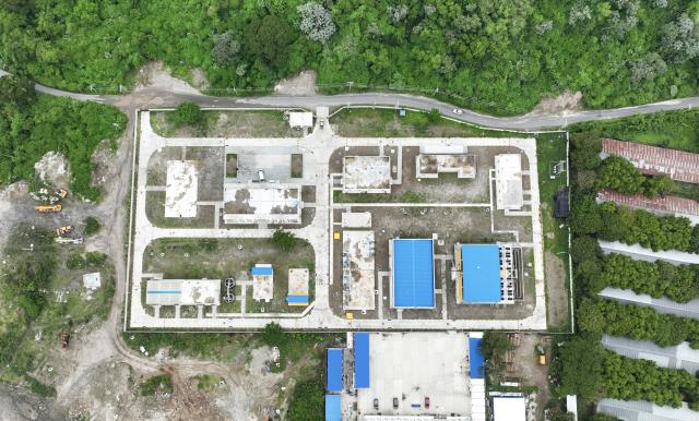 (260907) -- SAN SALVADOR, Sept. 7, 2026 (Xinhua) -- This aerial drone photo shows the Ilopango Water Supply Plant in eastern Greater San Salvador, El Salvador, on Sept. 3, 2026. As a livelihood project under China-El Salvador cooperation, the China-aided Ilopango Water Supply Plant will improve water supply for about 250,000 people in seven areas, including Ilopango, Soyapango and San Martin. (Xinhua/Liu Wenhui)