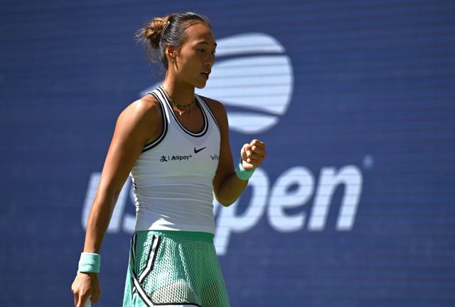 (260908) -- NEW YORK, Sept. 8, 2026 (Xinhua) -- Zheng Qinwen celebrates a point during the women's singles fourth round match betweetn Zheng Qinwen of China and Iga Swiatek of Poland at the 2026 US Open tennis championships in New York, the United States, Sept. 7, 2026. (Xinhua/Li Rui)